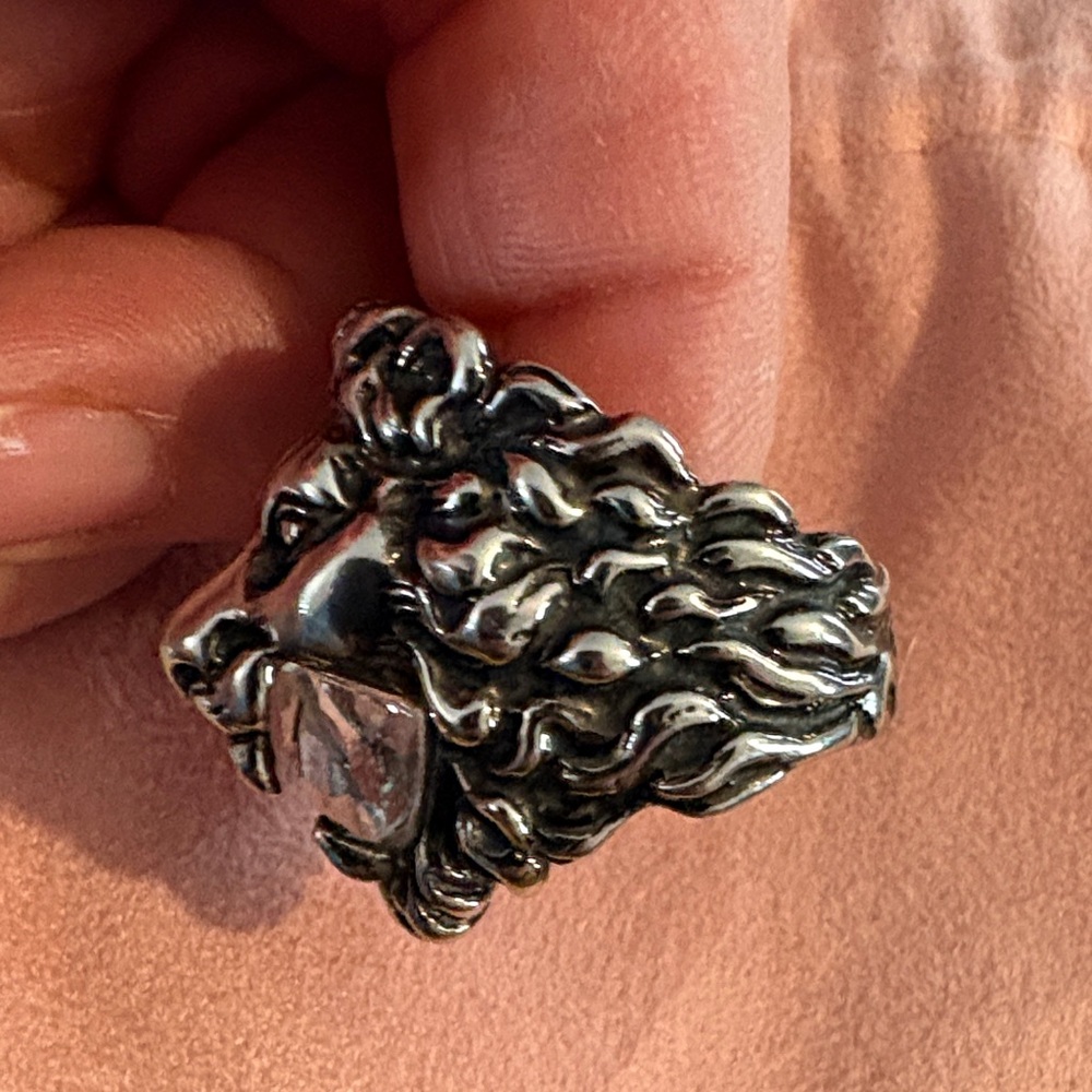 Gucci Silver-Tone Lion Head Ring with Clear Crystal - Picture 4 of 10